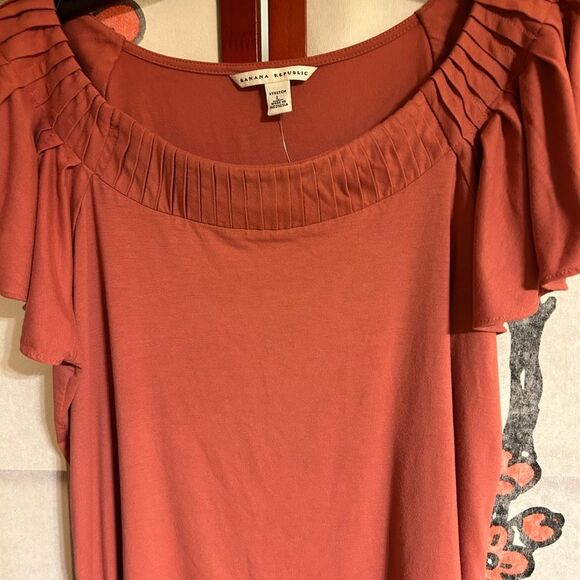 Banana Republic Shirt with Pleated Neckline & Flutter Sleeves NWT - Picture 1 of 12